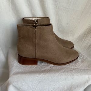 J. Crew NEW In Box Size 6.5M Grey Flat Ankle Boots Sueded Side Zip BT276
